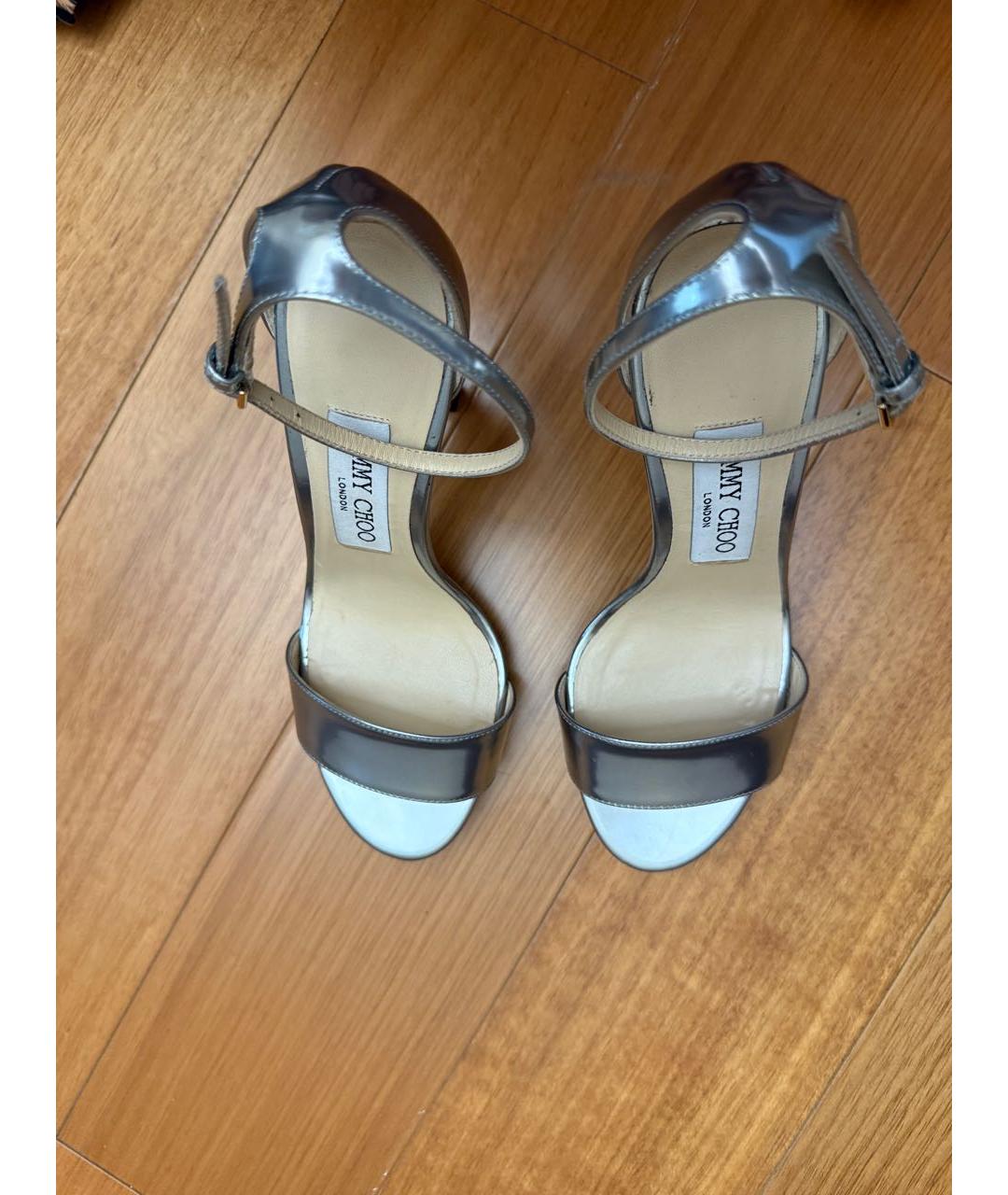 JIMMY CHOO Серебряные босоножки из лакированной кожи, фото 3