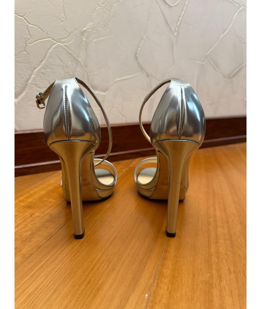 JIMMY CHOO Серебряные босоножки из лакированной кожи, фото 4