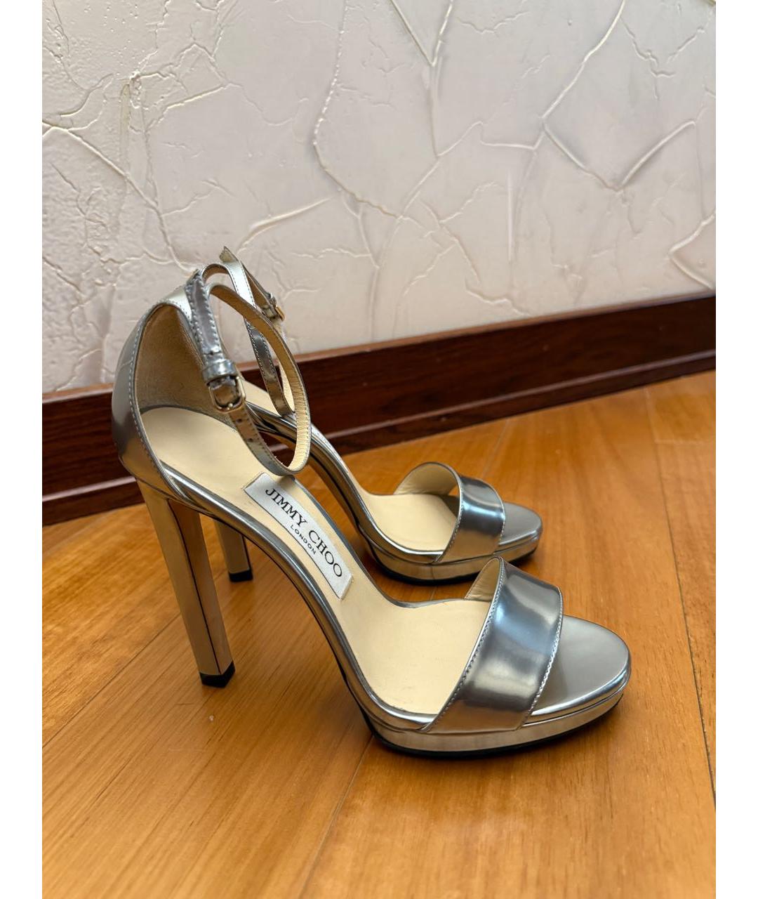 JIMMY CHOO Серебряные босоножки из лакированной кожи, фото 7
