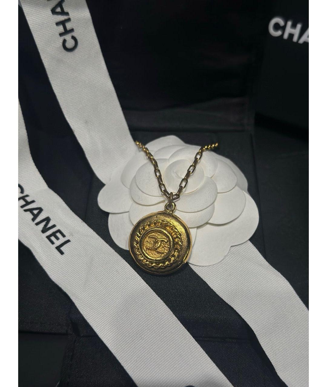 CHANEL Золотая металлическая подвеска, фото 3
