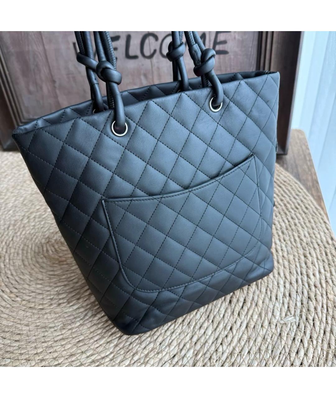 CHANEL Черная сумка тоут из лакированной кожи, фото 3