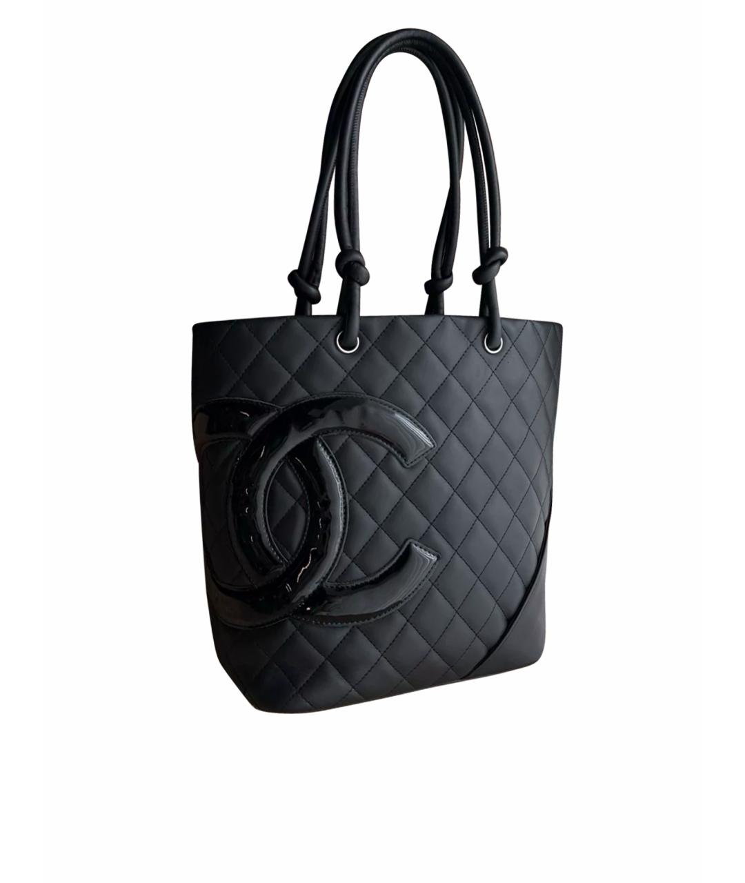 CHANEL Черная сумка тоут из лакированной кожи, фото 1