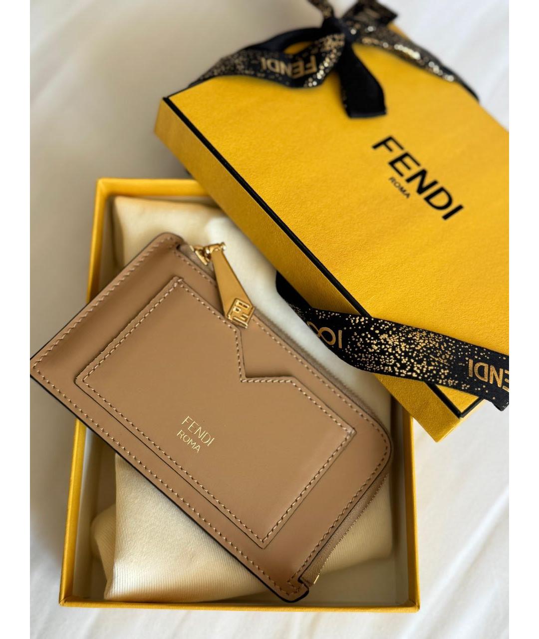 FENDI Бежевый кожаный кардхолдер, фото 2