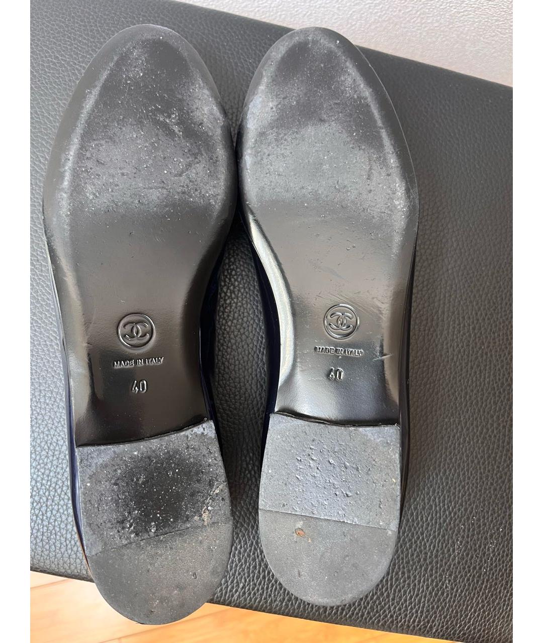 CHANEL Темно-синие балетки из лакированной кожи, фото 6