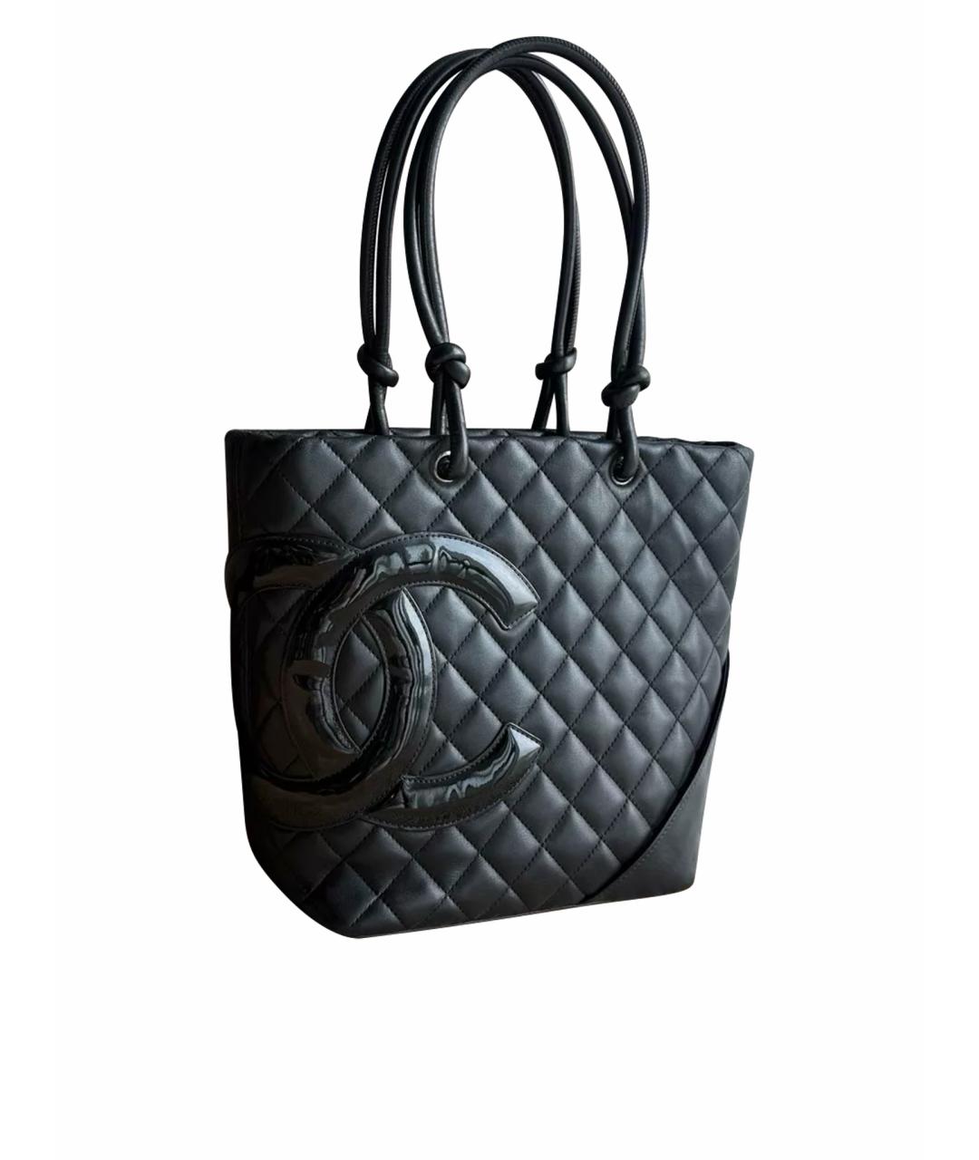CHANEL Черная сумка тоут из лакированной кожи, фото 1