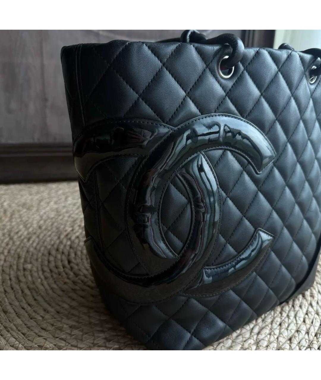 CHANEL Черная сумка тоут из лакированной кожи, фото 8