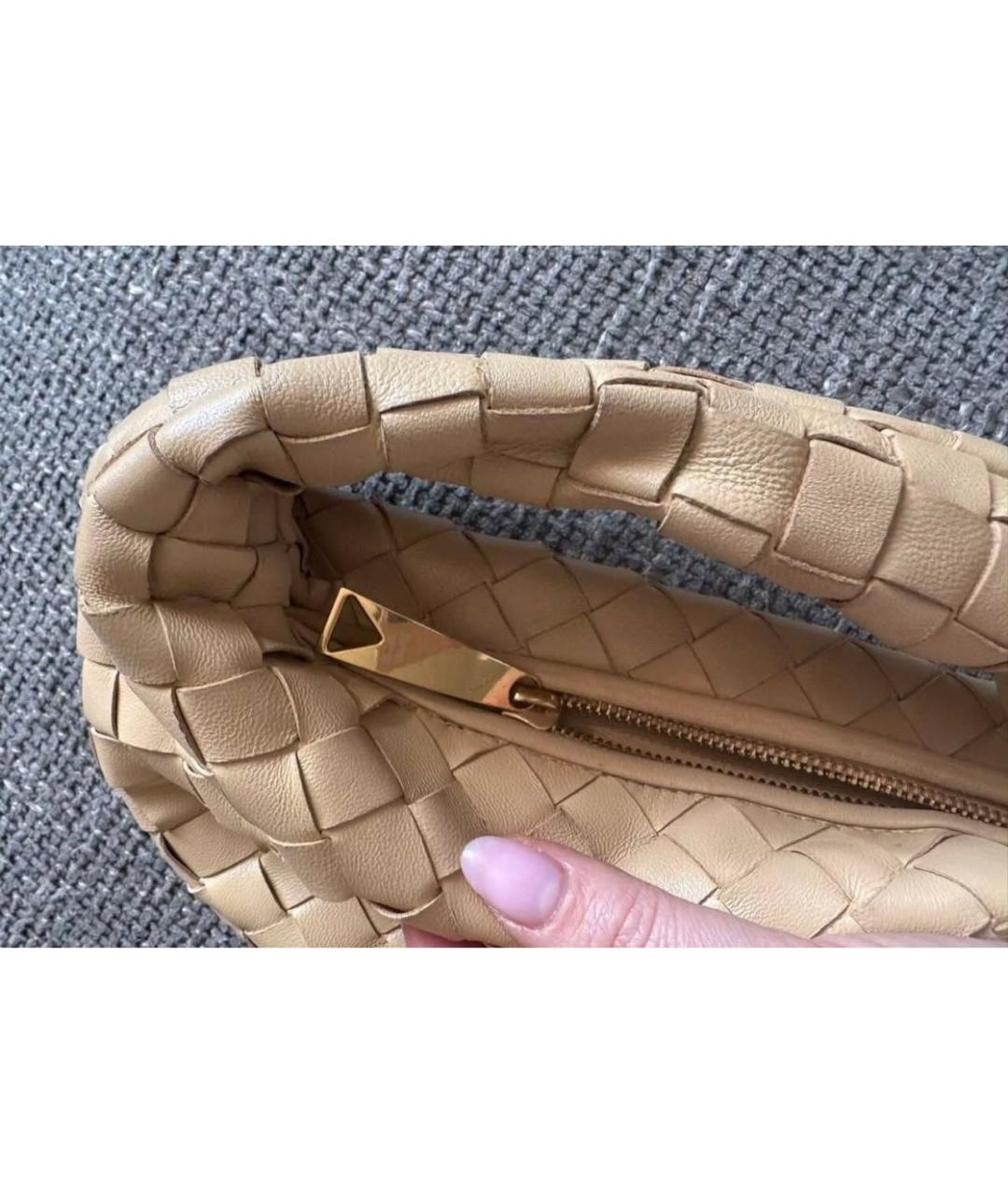 BOTTEGA VENETA Бежевая кожаная сумка с короткими ручками, фото 4
