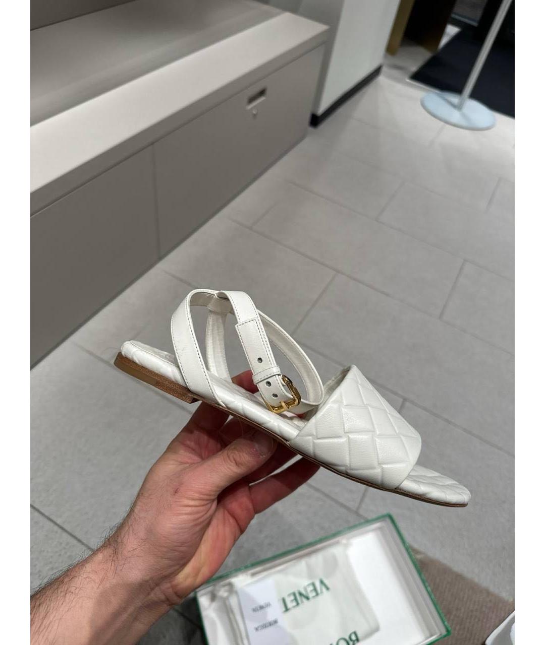 BOTTEGA VENETA Белые кожаные сандалии, фото 6