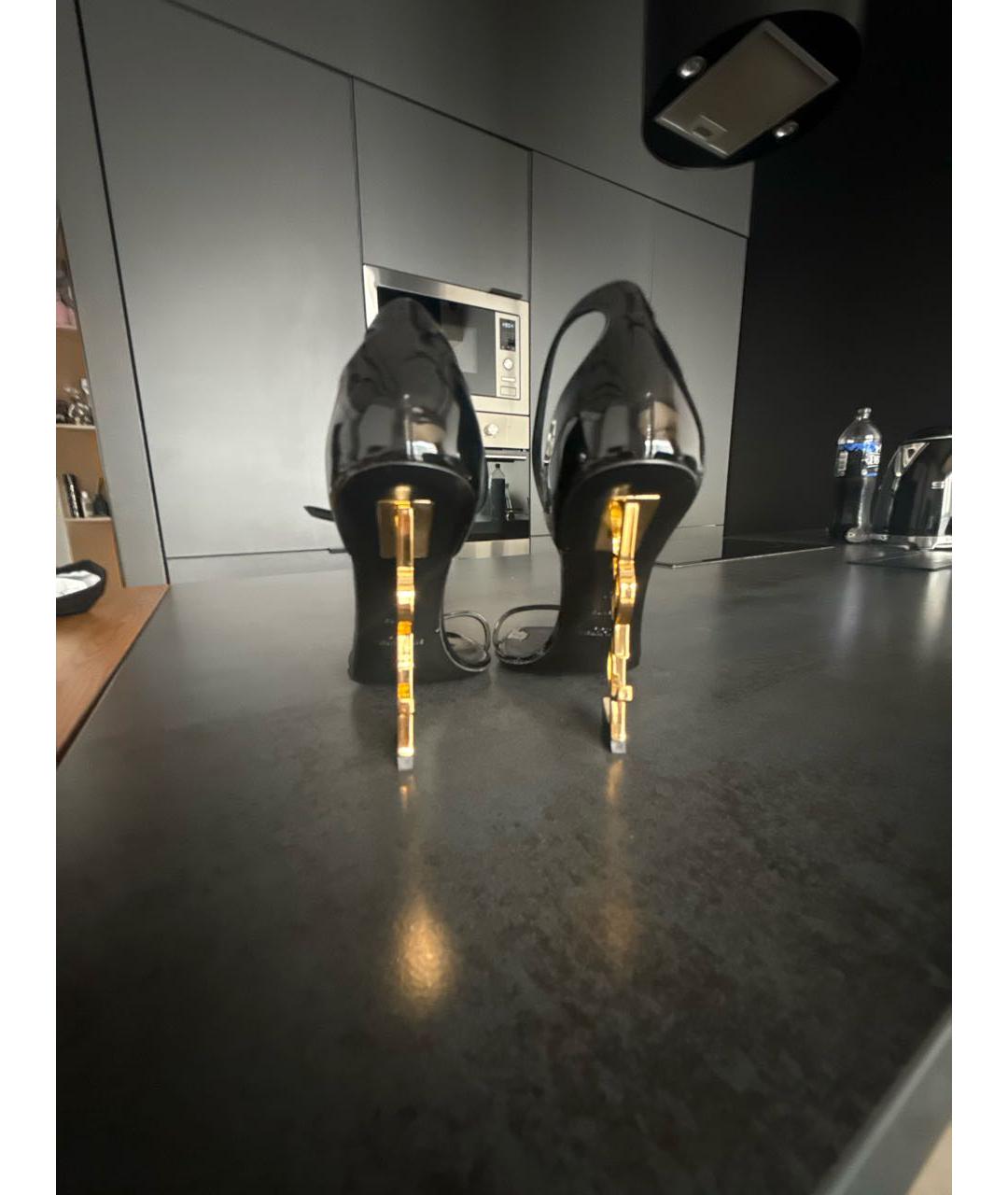 SAINT LAURENT Черные босоножки из лакированной кожи, фото 4