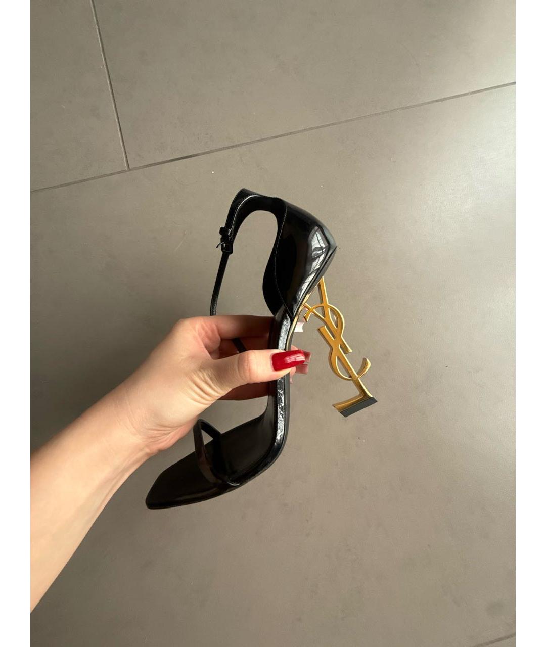 SAINT LAURENT Черные босоножки из лакированной кожи, фото 5