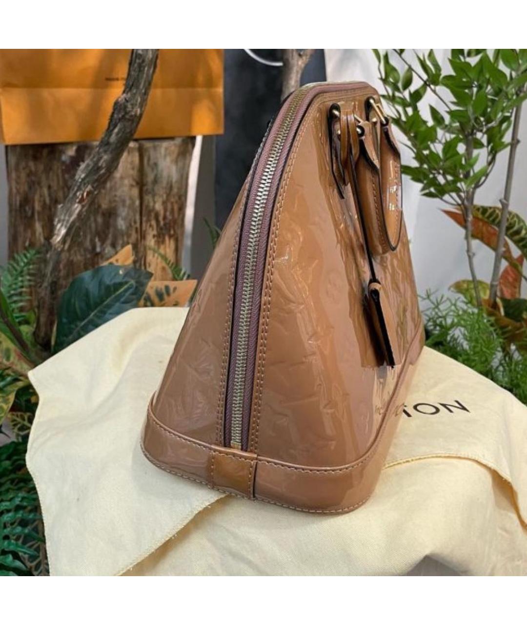 LOUIS VUITTON Бежевая сумка с короткими ручками из лакированной кожи, фото 4