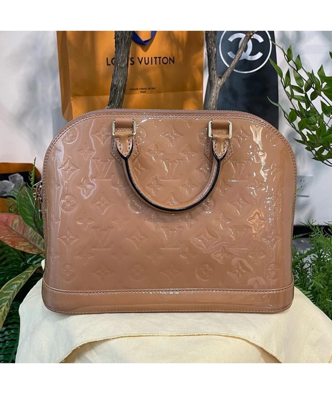 LOUIS VUITTON Бежевая сумка с короткими ручками из лакированной кожи, фото 3