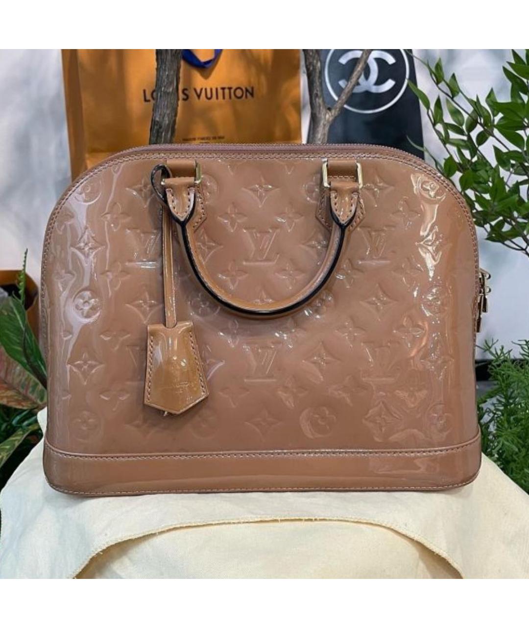 LOUIS VUITTON Бежевая сумка с короткими ручками из лакированной кожи, фото 8