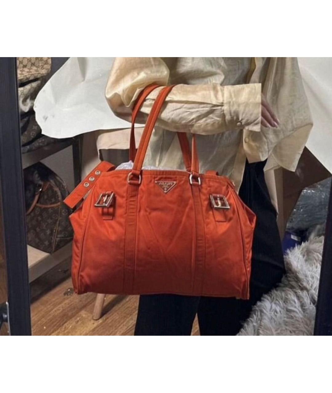 PRADA Оранжевая нейлоновая сумка с короткими ручками, фото 2