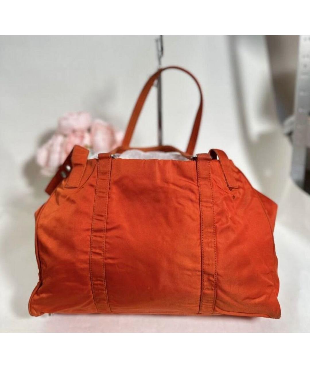 PRADA Оранжевая нейлоновая сумка с короткими ручками, фото 3