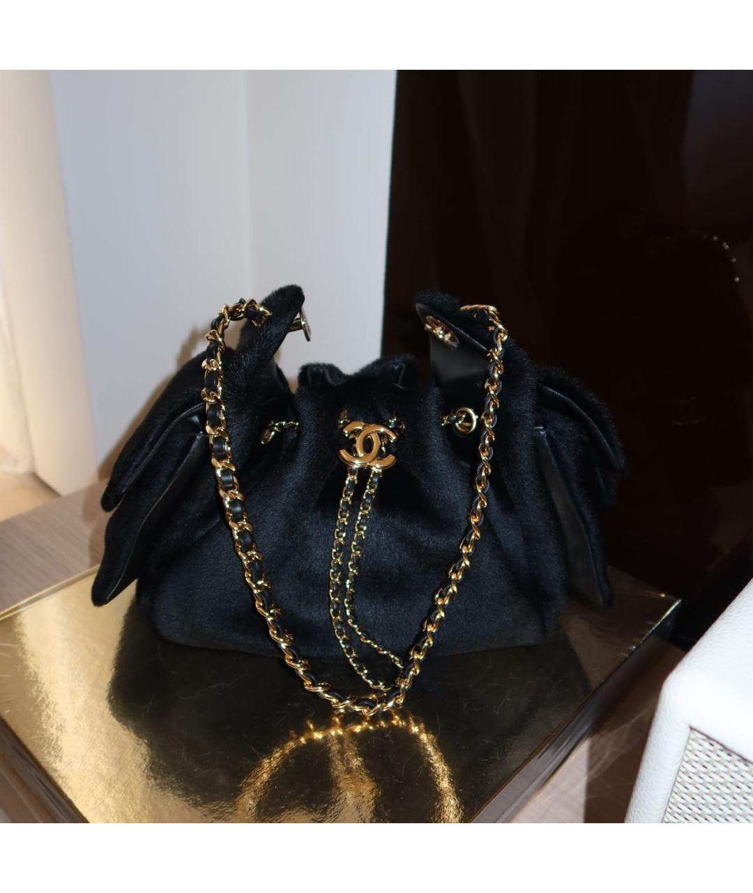 CHANEL Черная меховая сумка через плечо, фото 4