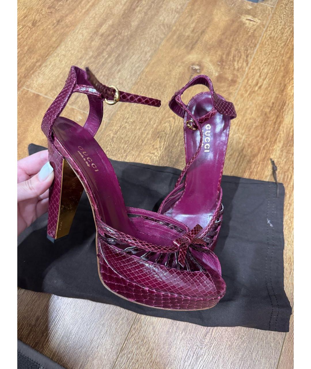 GUCCI Бордовые босоножки из экзотической кожи, фото 2