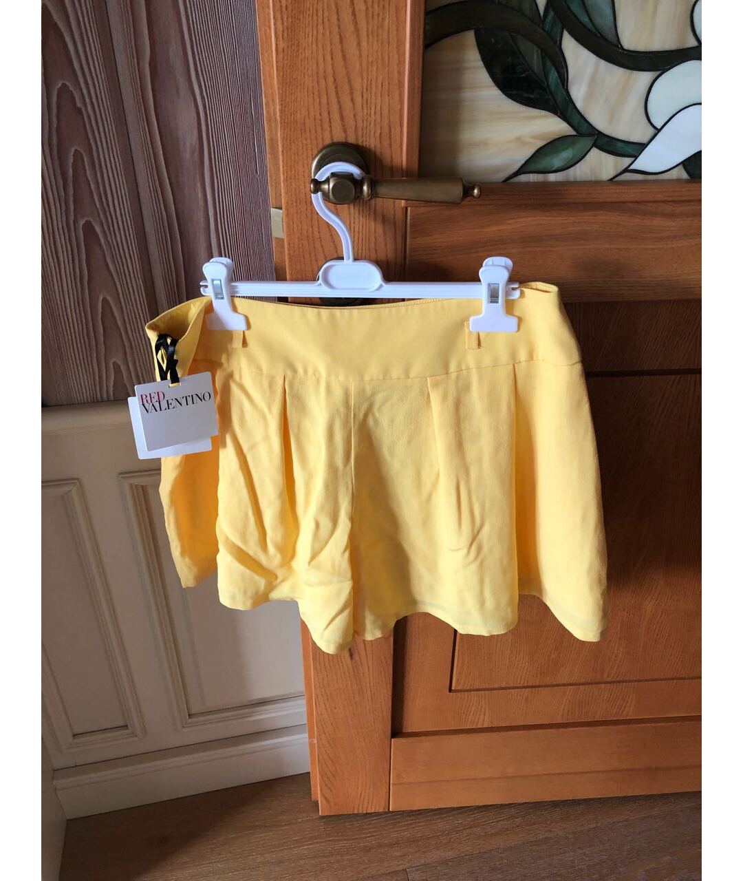 RED VALENTINO Желтые вискозные шорты, фото 2