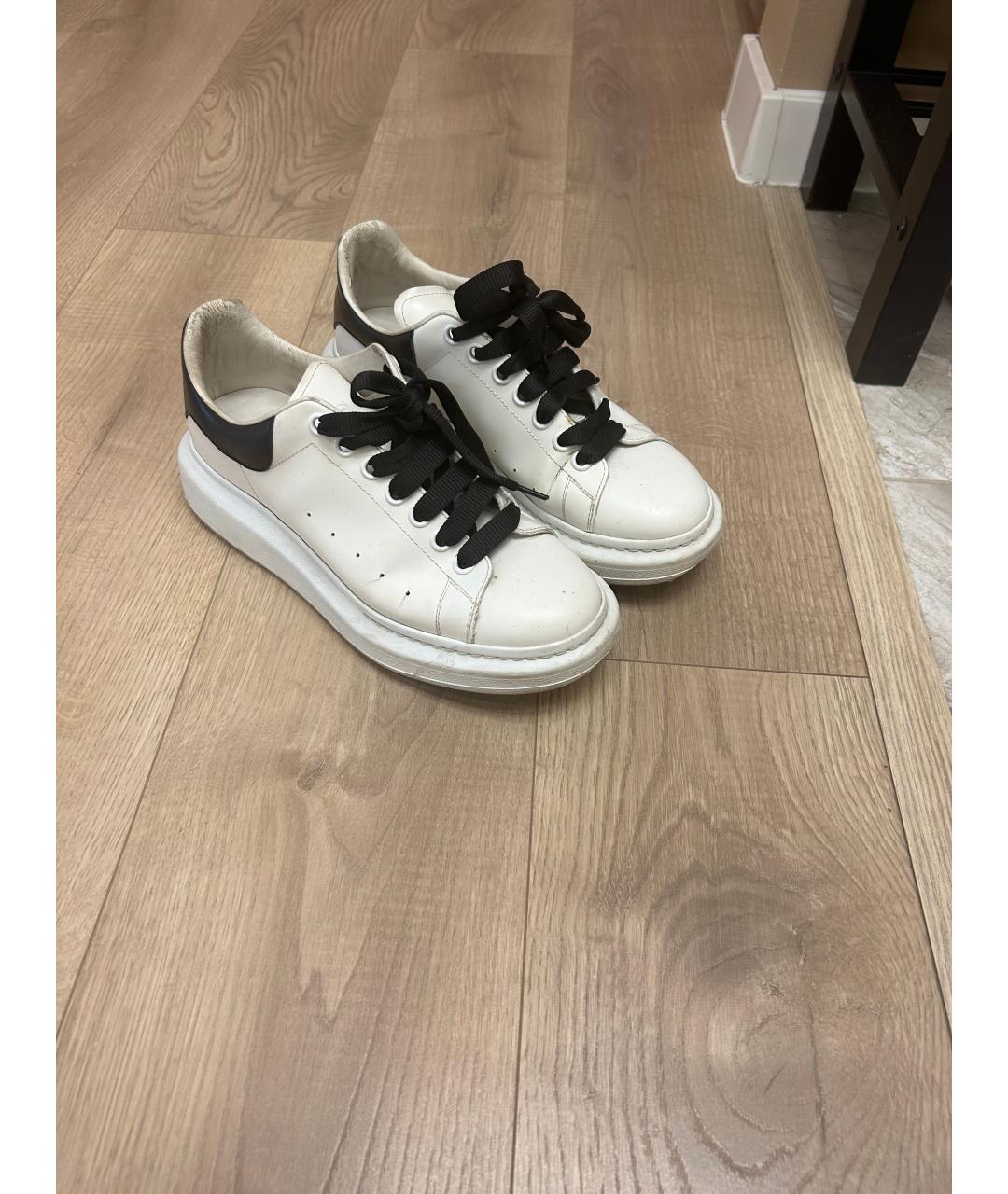 ALEXANDER MCQUEEN Белые кожаные низкие кроссовки / кеды, фото 2