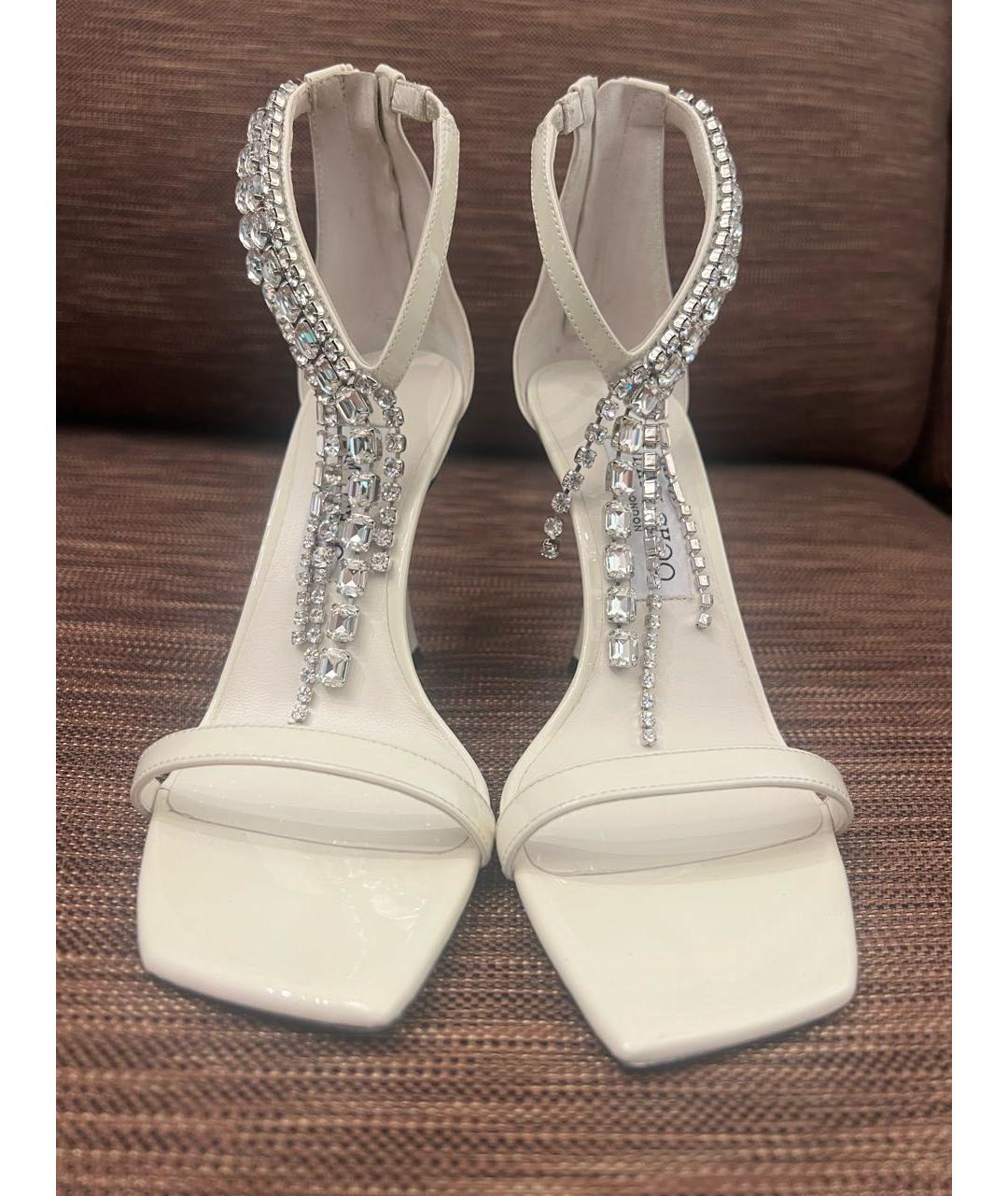 JIMMY CHOO Белые босоножки из лакированной кожи, фото 3