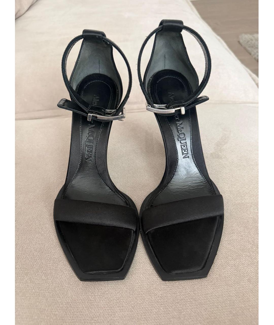ALEXANDER MCQUEEN Черные бархатные босоножки, фото 5