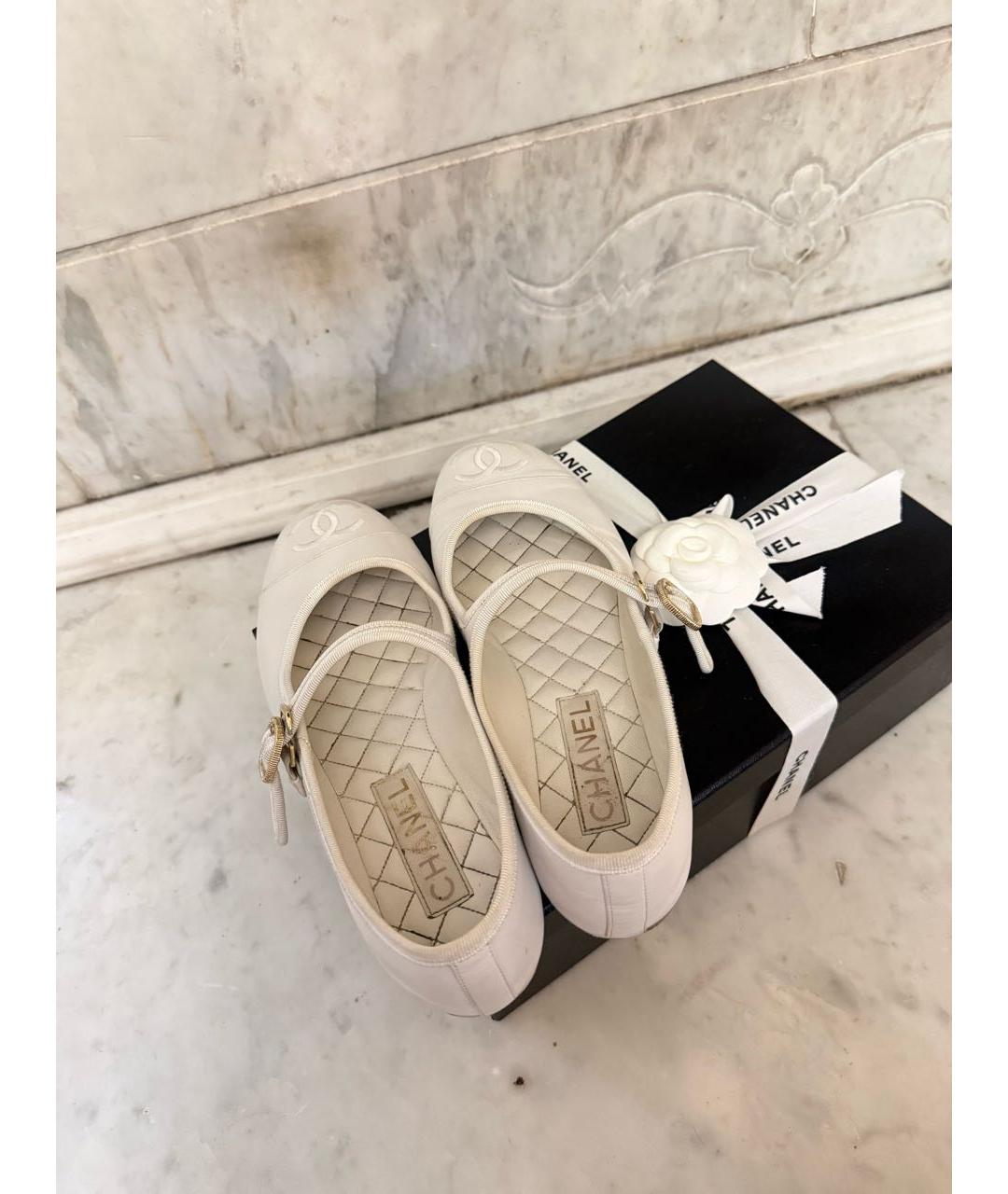 CHANEL Белые кожаные балетки, фото 3