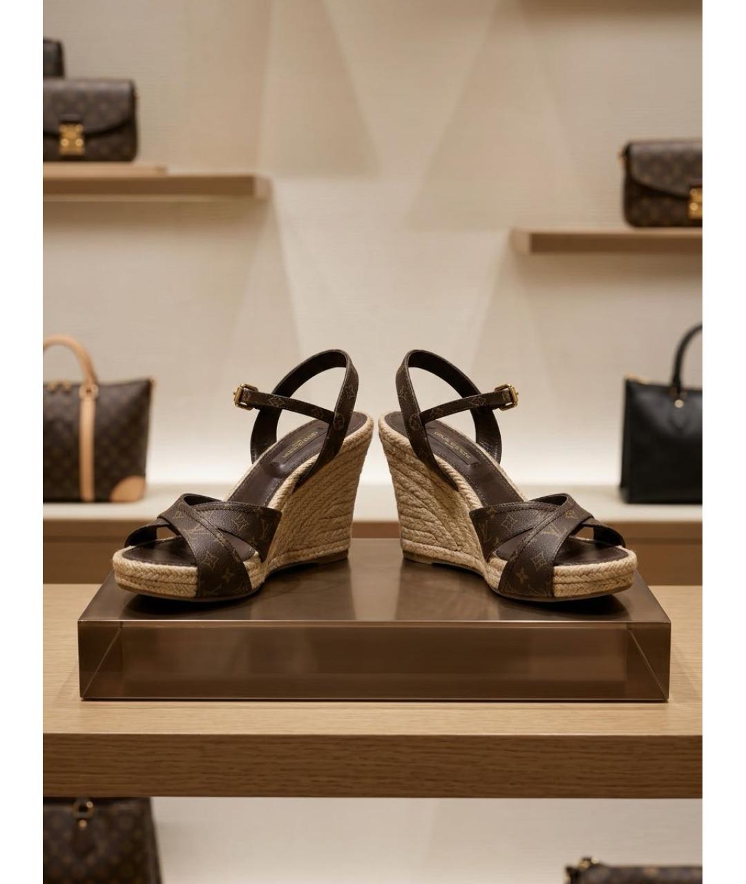 LOUIS VUITTON Коричневые босоножки, фото 3
