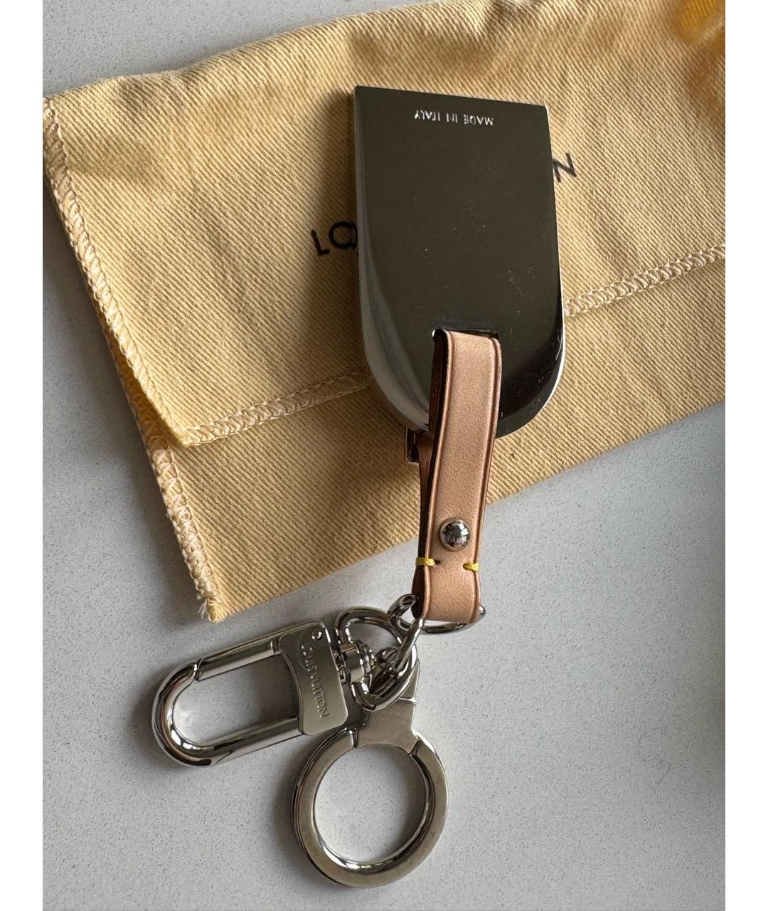 LOUIS VUITTON Серебряный брелок, фото 2