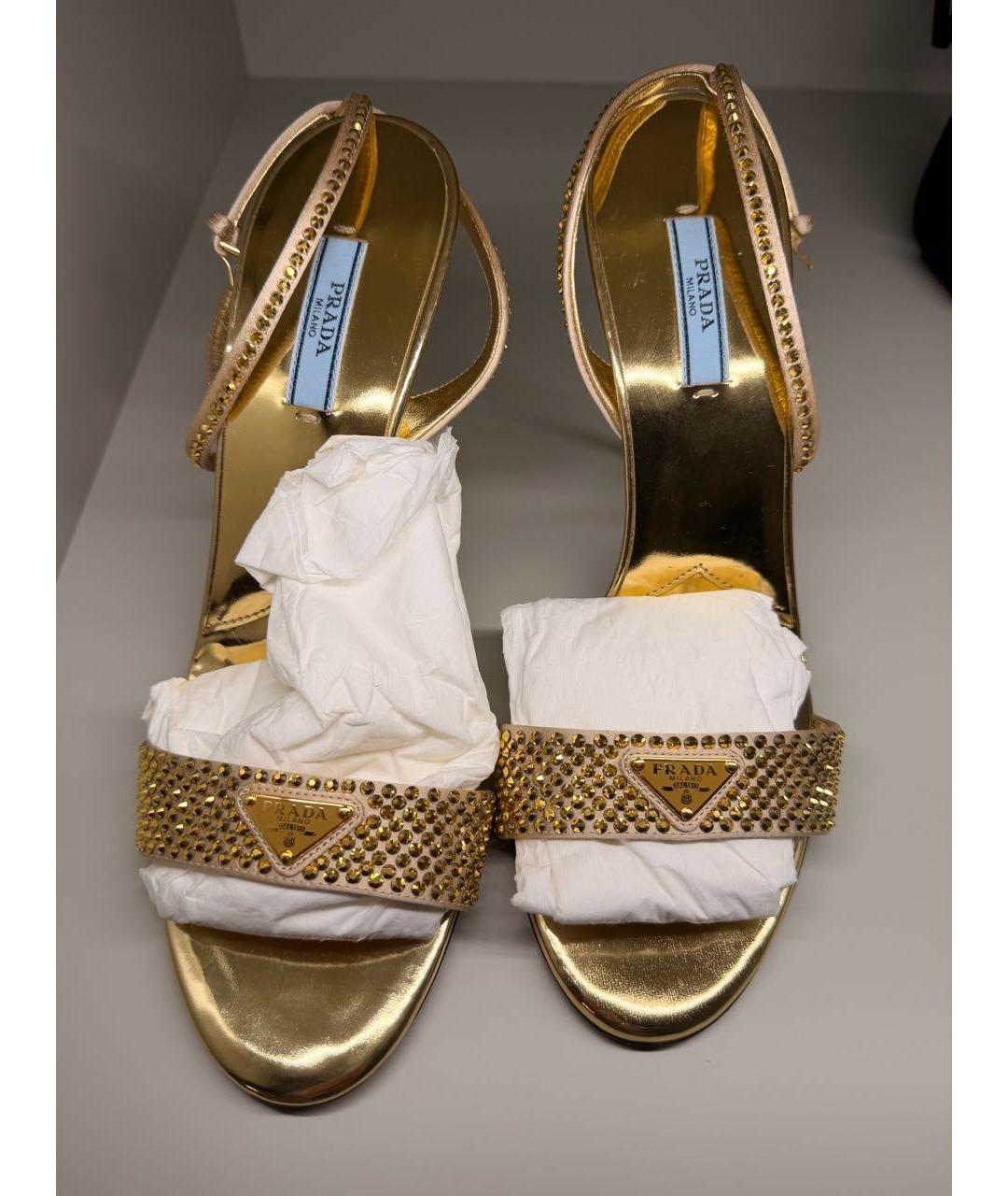PRADA Золотые босоножки из лакированной кожи, фото 4