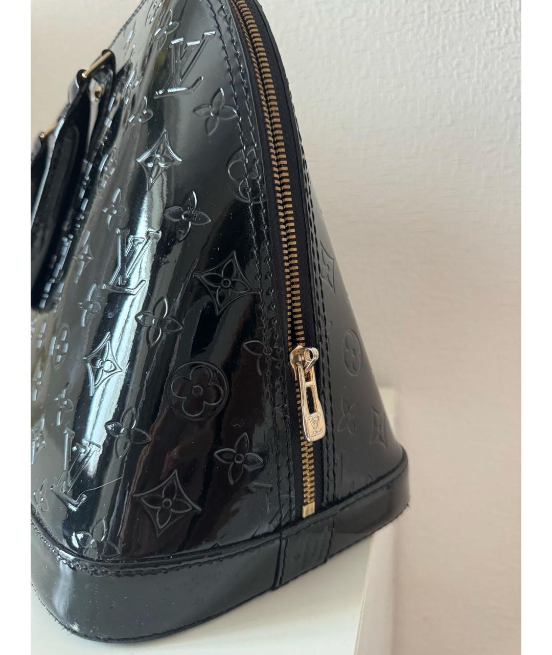 LOUIS VUITTON Черная сумка с короткими ручками из лакированной кожи, фото 2