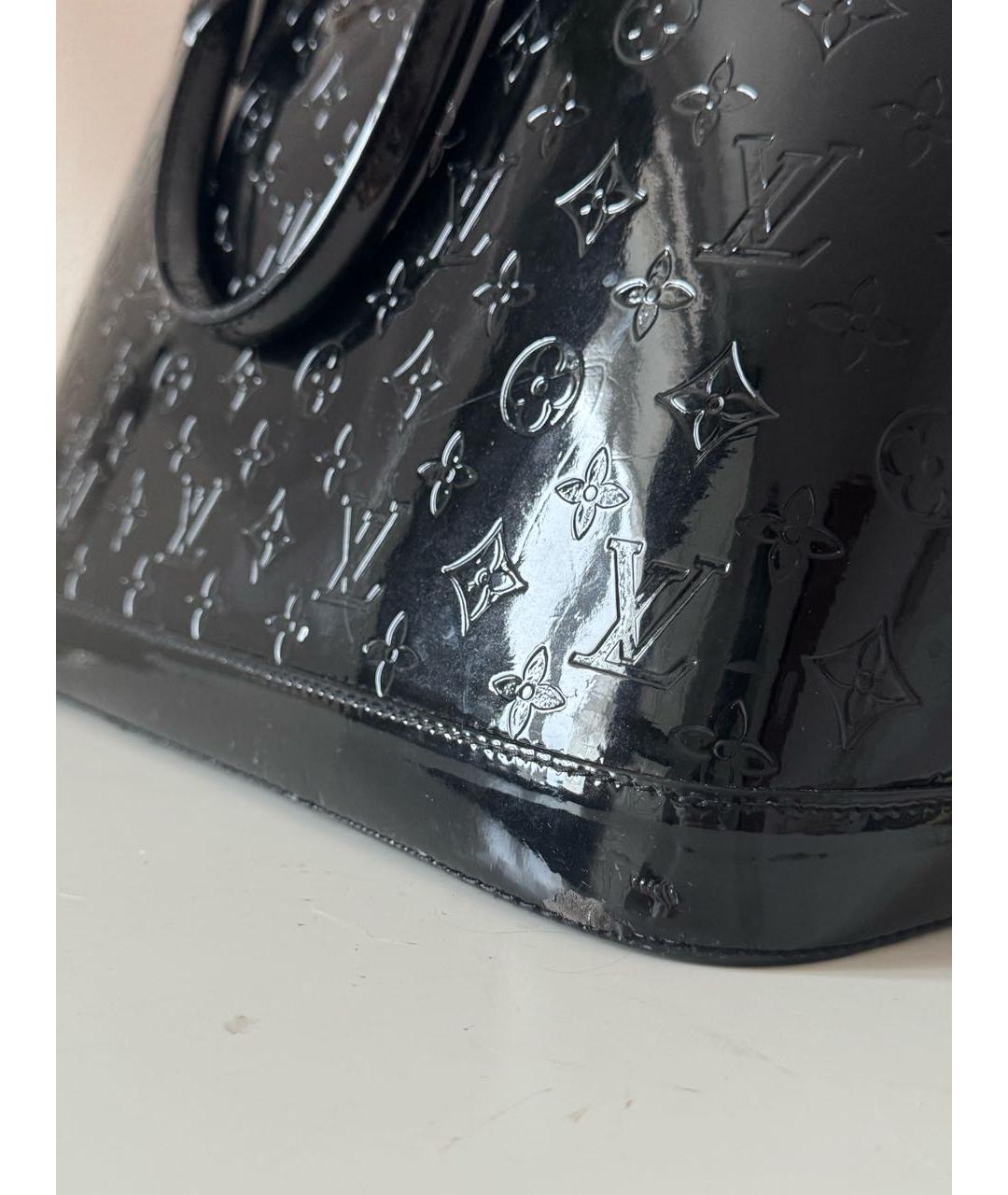 LOUIS VUITTON Черная сумка с короткими ручками из лакированной кожи, фото 5