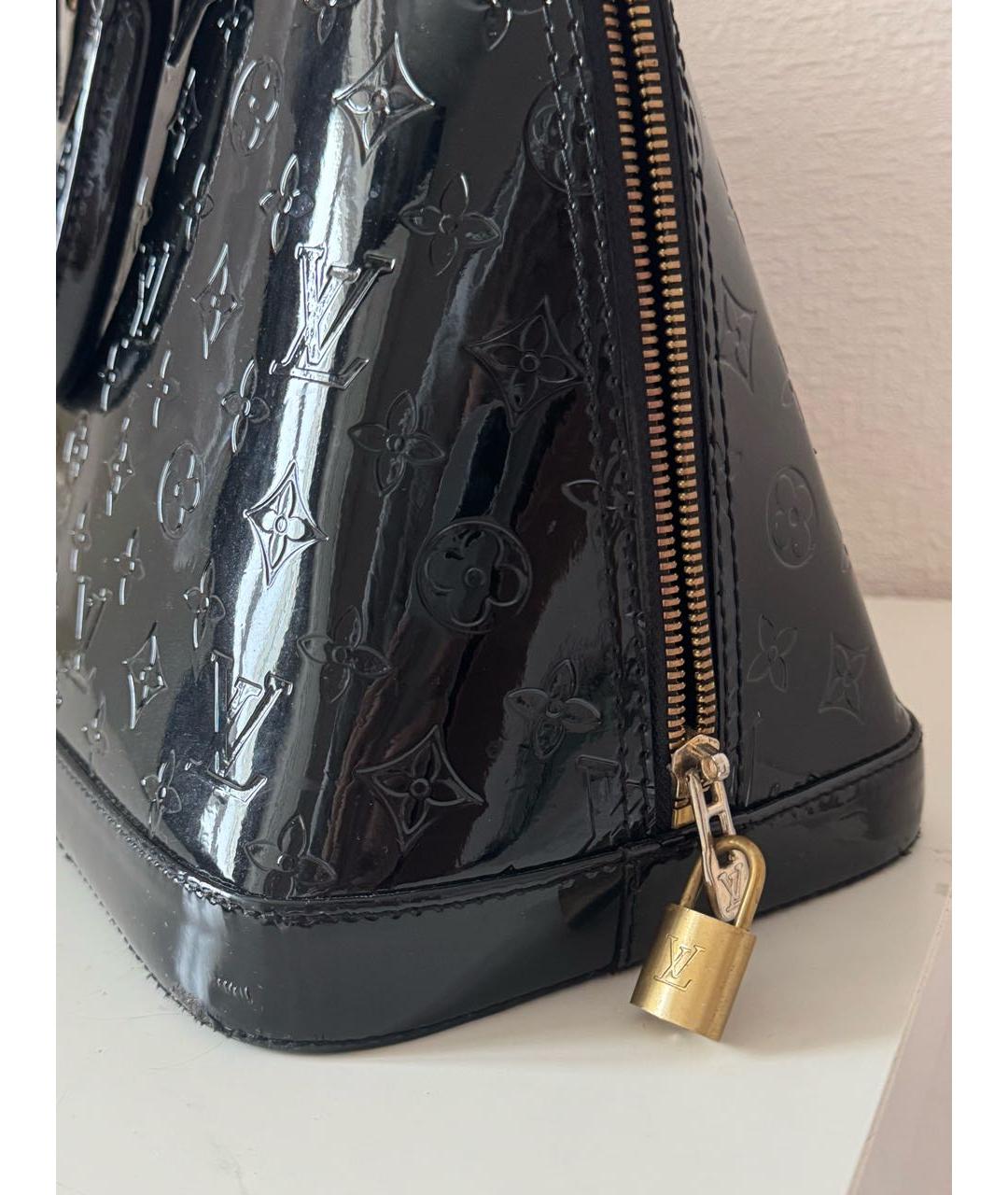 LOUIS VUITTON Черная сумка с короткими ручками из лакированной кожи, фото 4