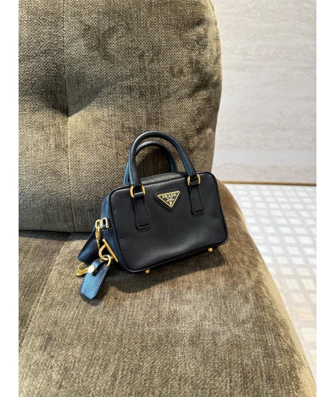 PRADA Черная кожаная сумка с короткими ручками, фото 4