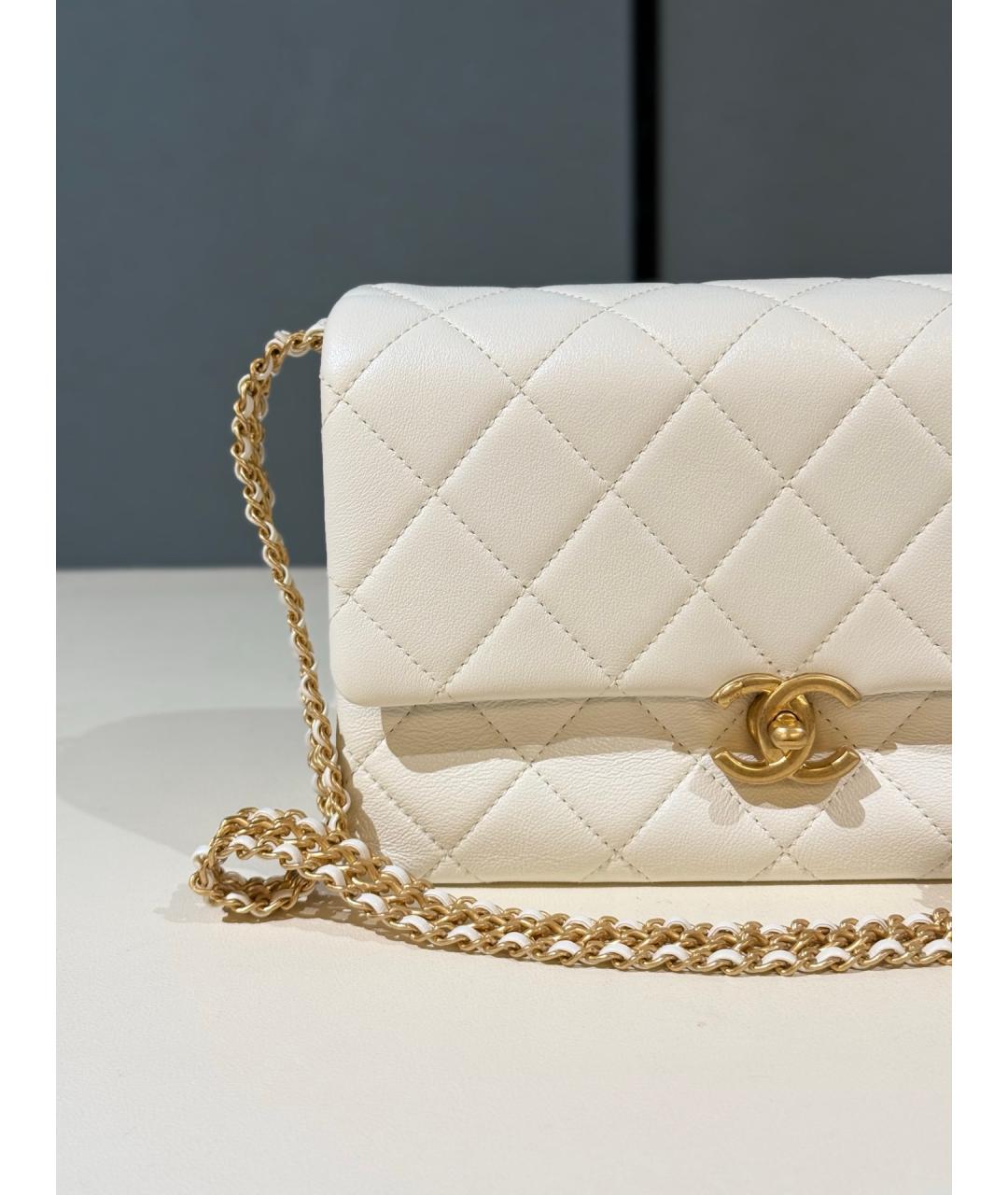 CHANEL Белая кожаная сумка через плечо, фото 4