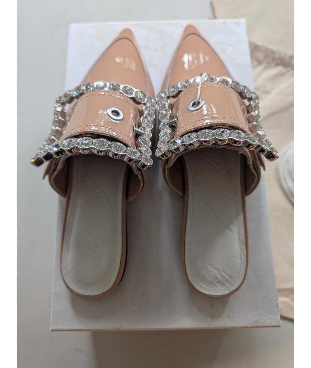 MAISON MARGIELA Бежевые мюли из лакированной кожи, фото 4