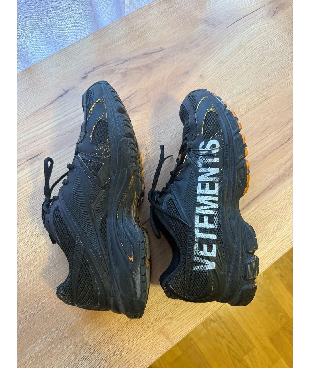 VETEMENTS Черные текстильные низкие кроссовки / кеды, фото 2