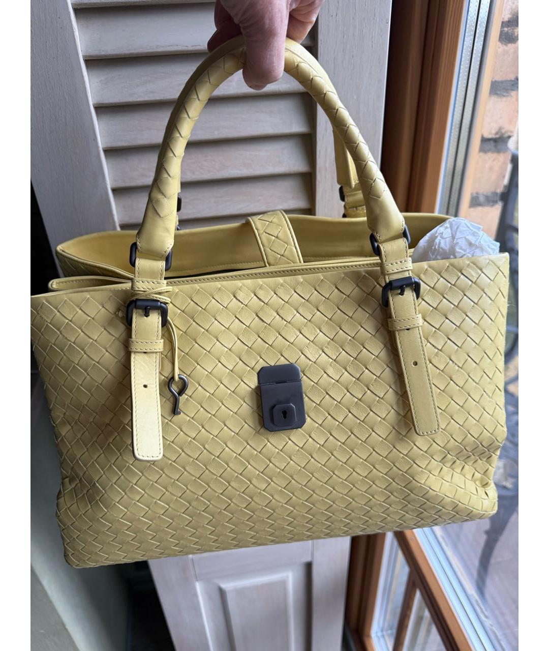 BOTTEGA VENETA Желтая кожаная сумка с короткими ручками, фото 9