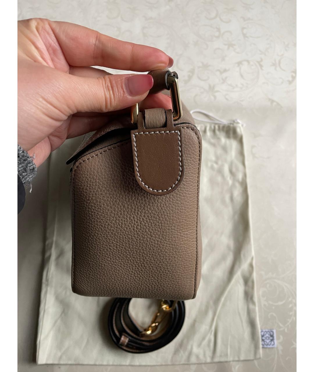 LOEWE Бежевая кожаная сумка через плечо, фото 4