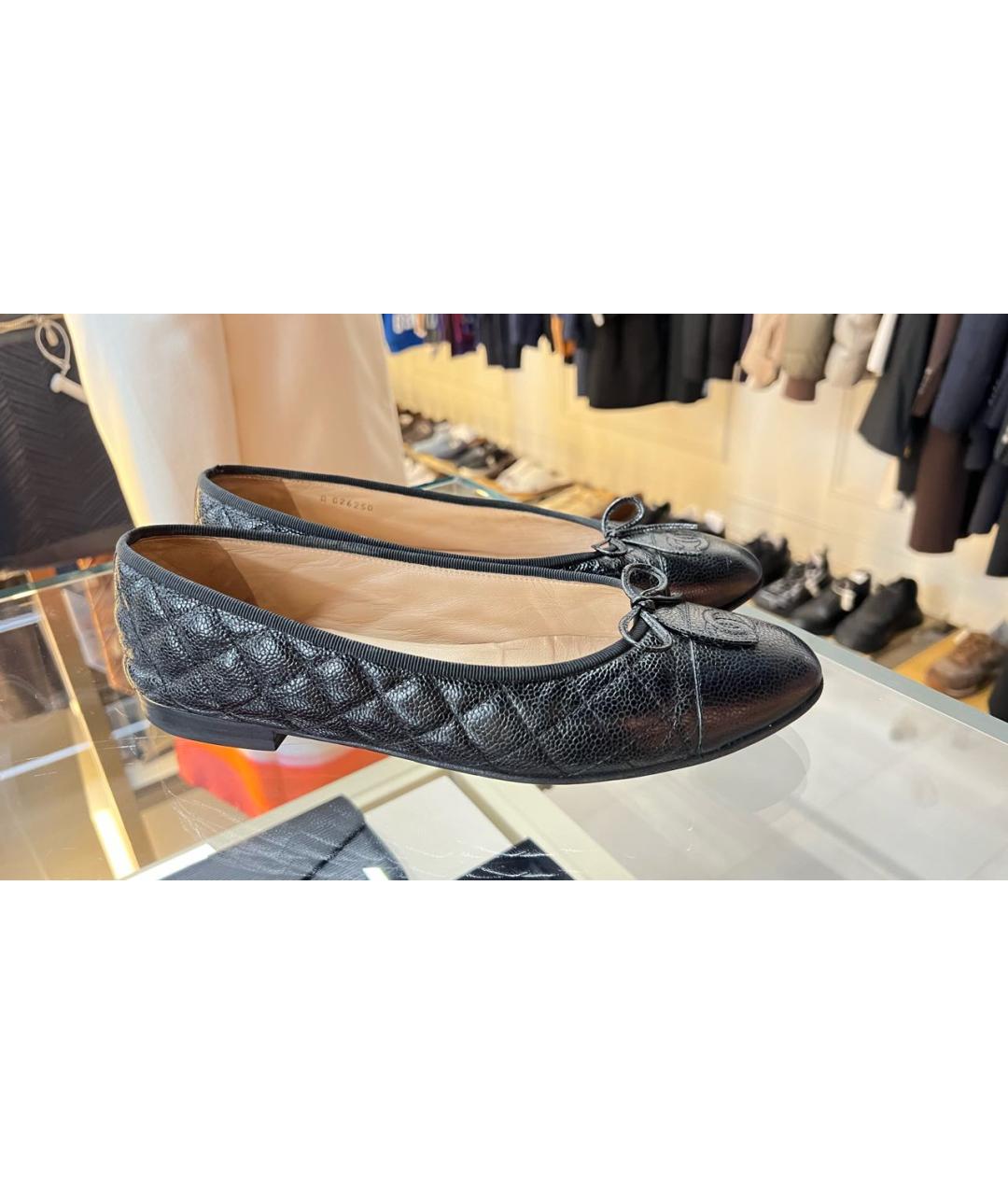 CHANEL Черные кожаные балетки, фото 2