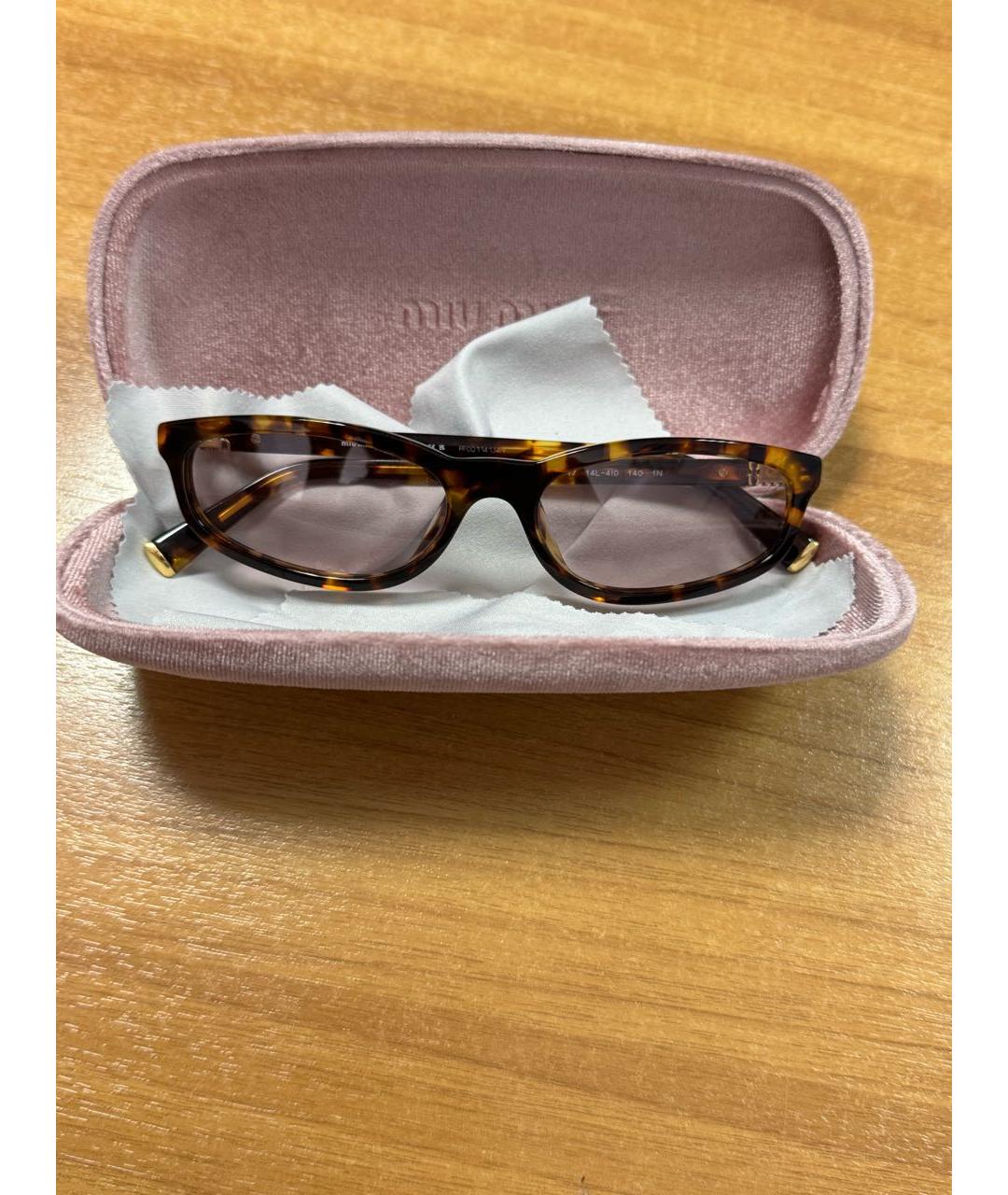 MIU MIU Коричневые пластиковые солнцезащитные очки, фото 2