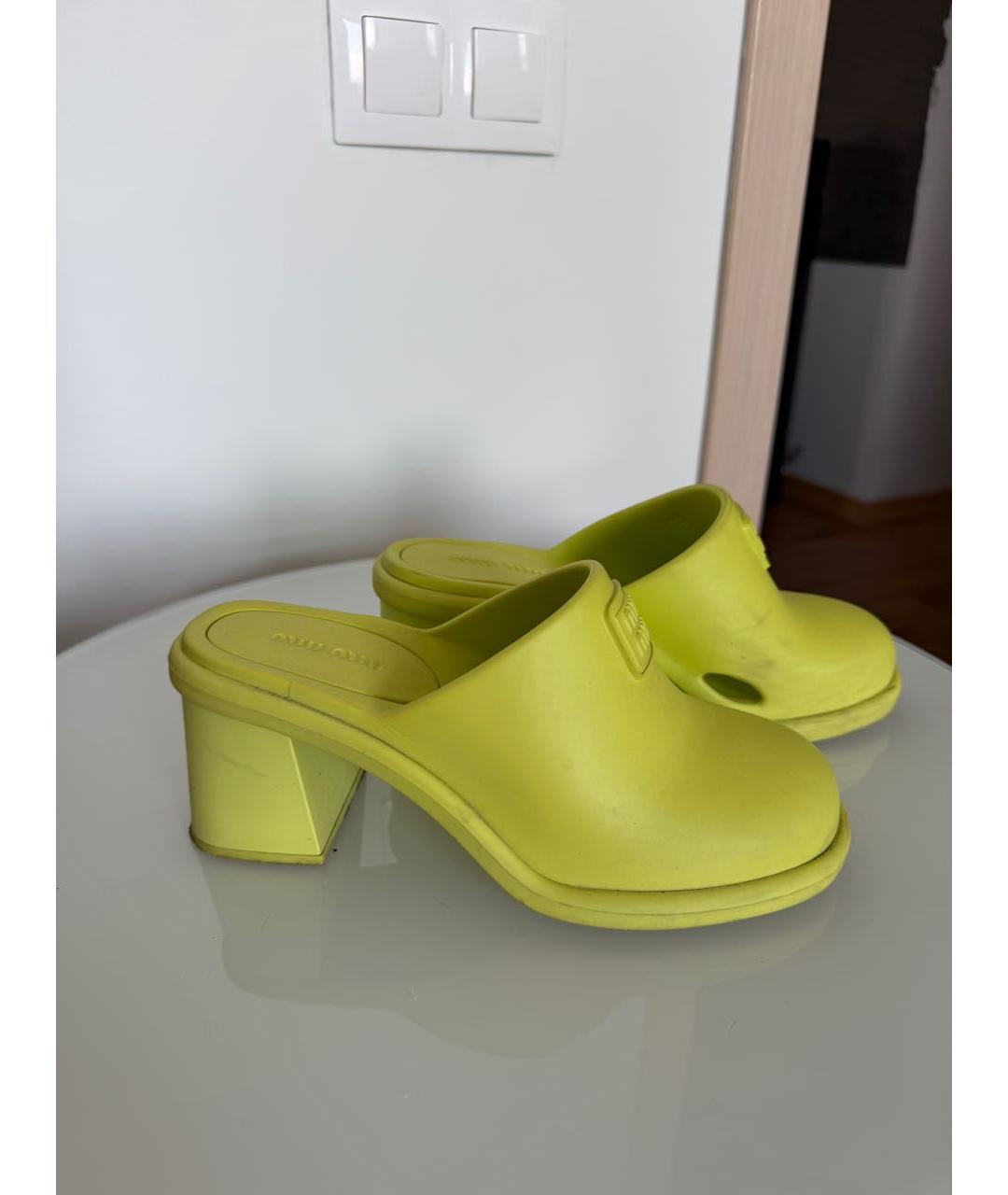 MIU MIU Салатовые резиновые мюли, фото 6