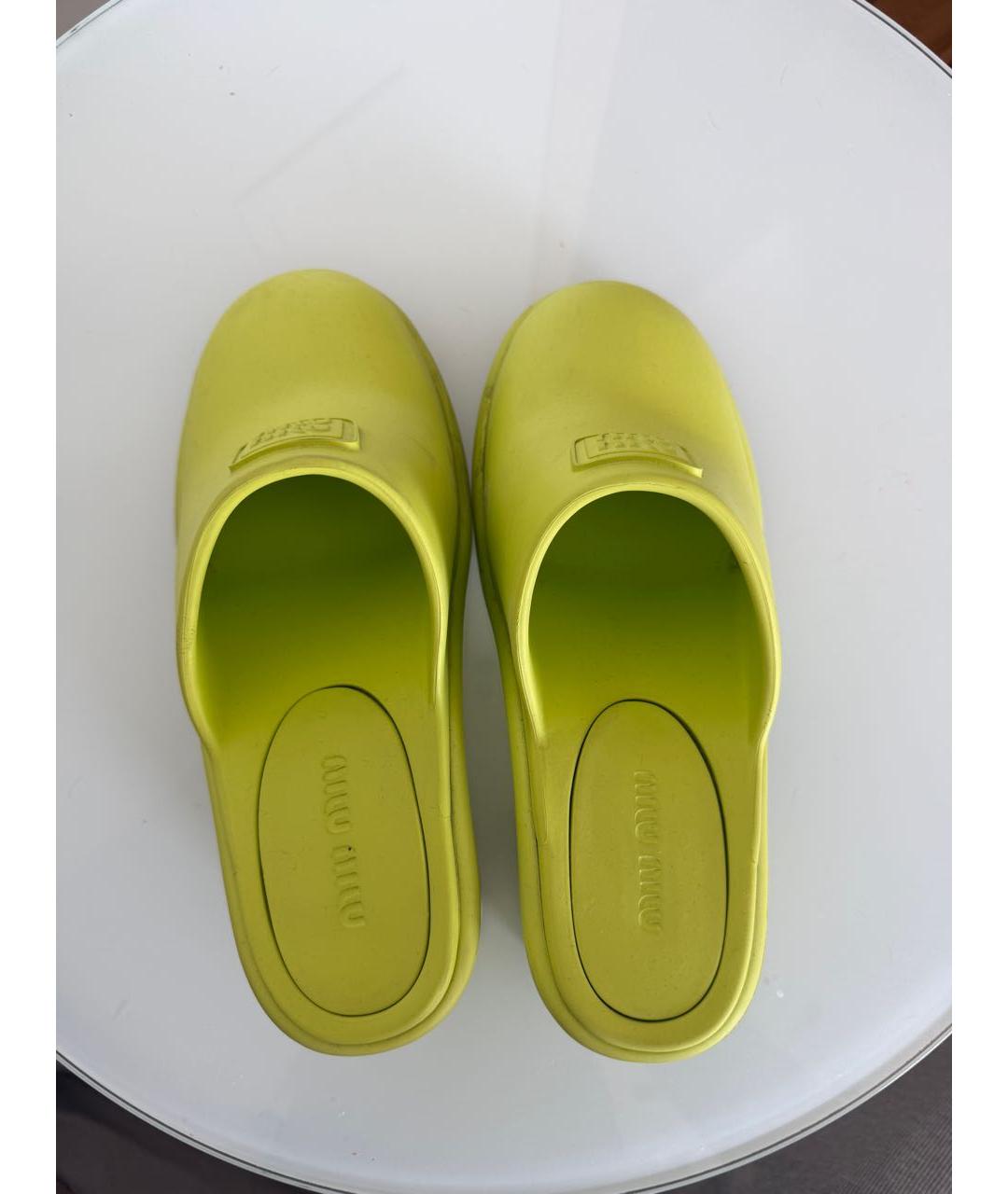 MIU MIU Салатовые резиновые мюли, фото 3