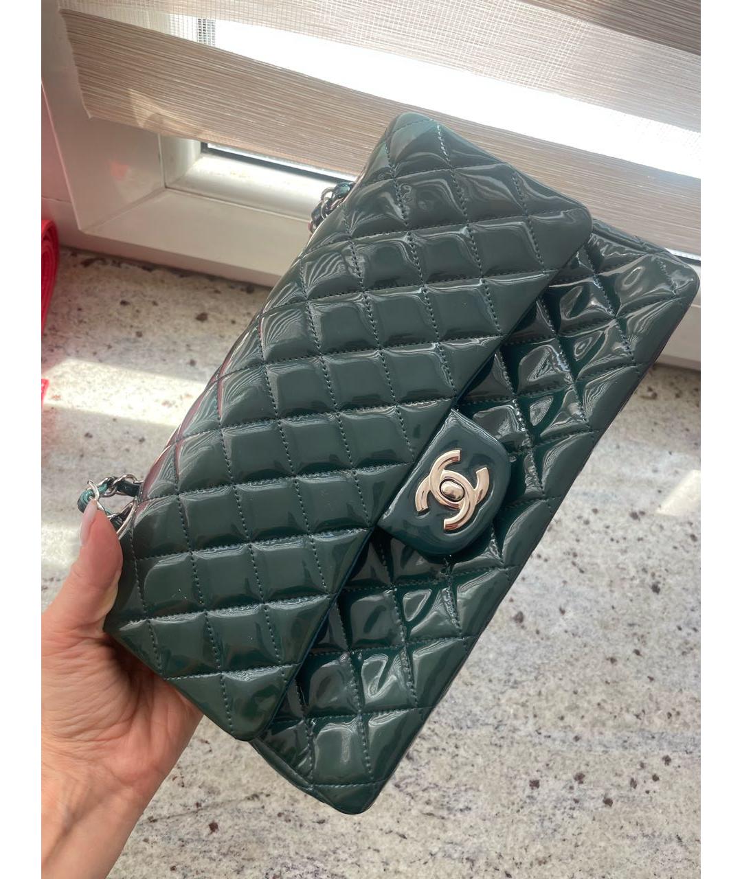 CHANEL Зеленая сумка с короткими ручками из лакированной кожи, фото 2
