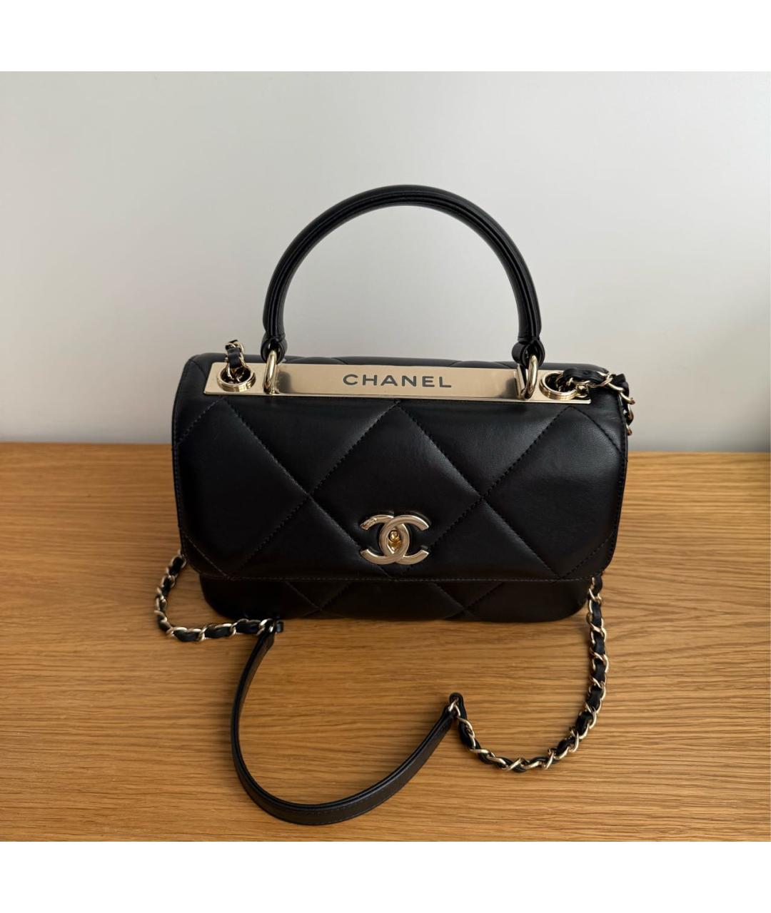 CHANEL Черная кожаная сумка с короткими ручками, фото 5
