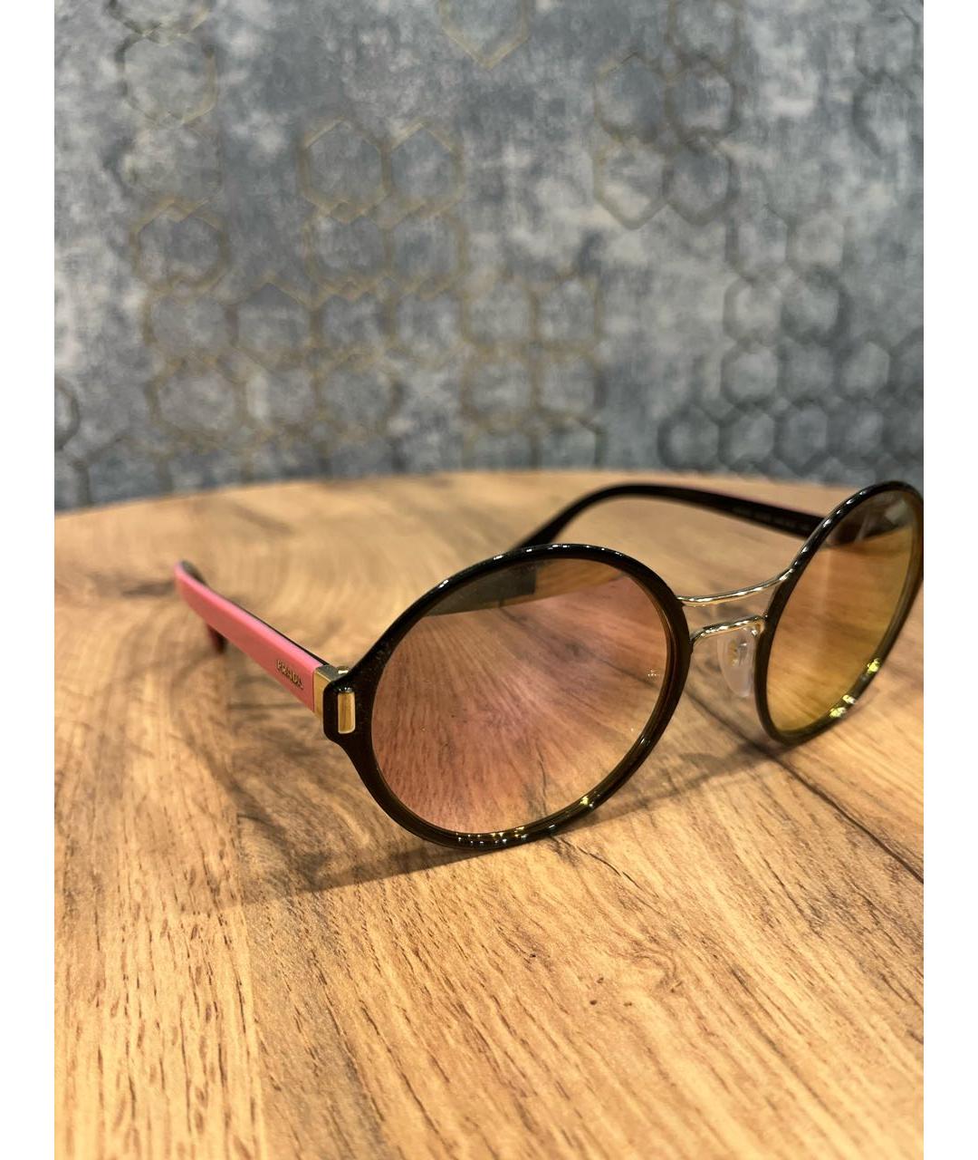 PRADA Черные пластиковые солнцезащитные очки, фото 2