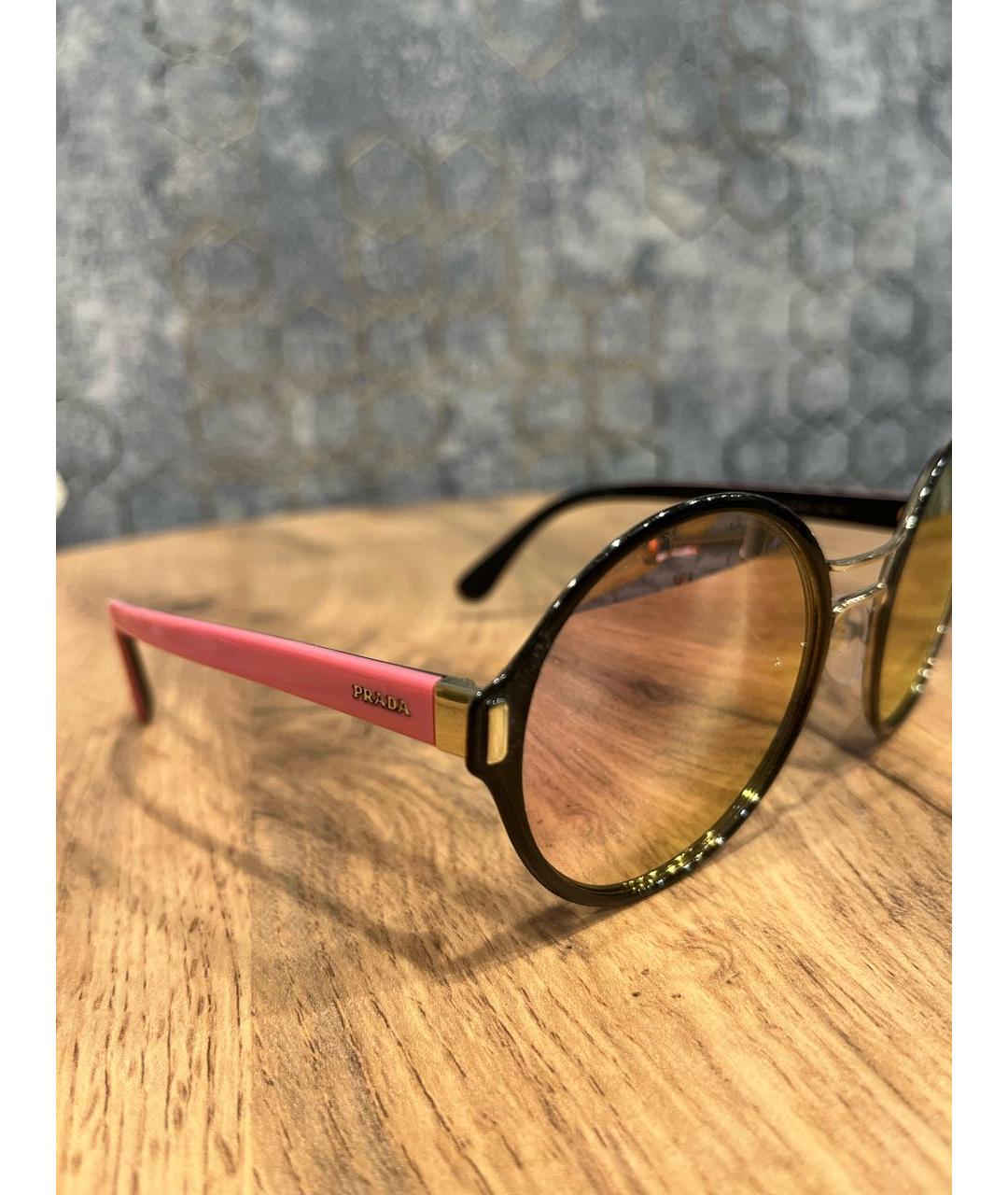 PRADA Черные пластиковые солнцезащитные очки, фото 3