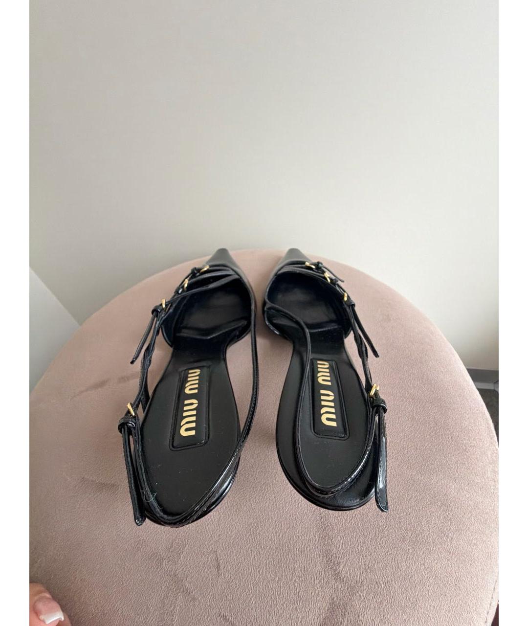 MIU MIU Черные босоножки из лакированной кожи, фото 3