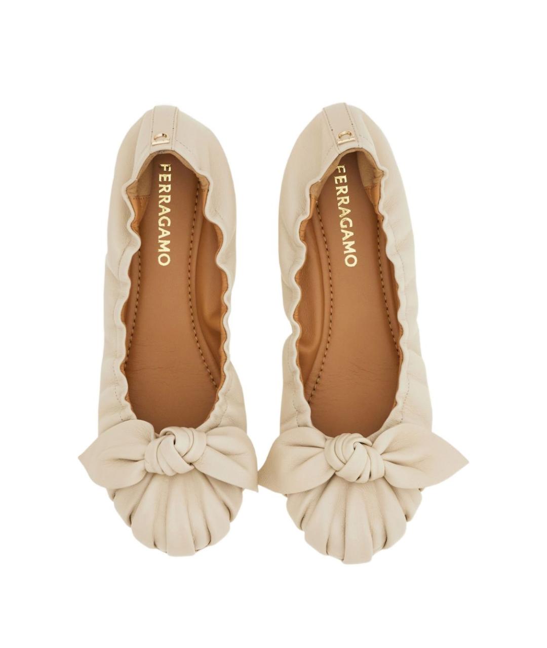 FERRAGAMO Бежевые кожаные балетки, фото 2