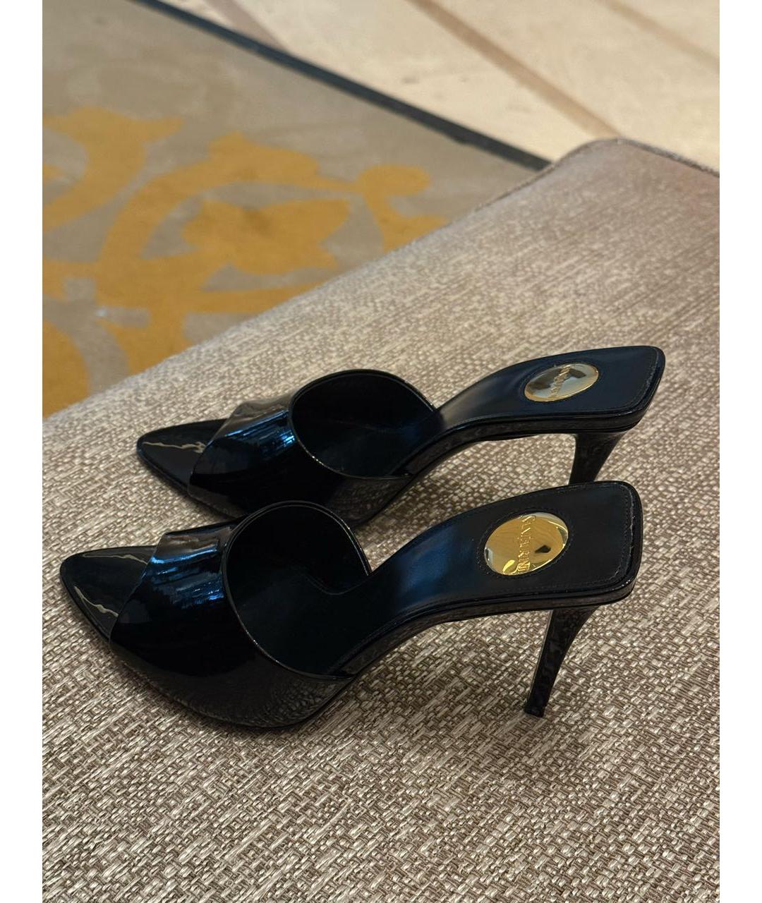 SAINT LAURENT Черные мюли из лакированной кожи, фото 4
