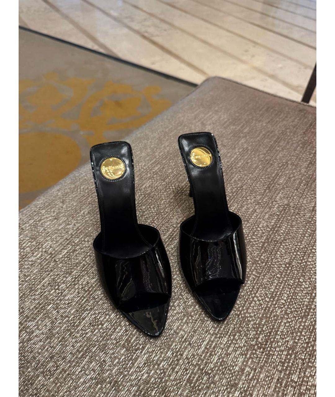 SAINT LAURENT Черные мюли из лакированной кожи, фото 2